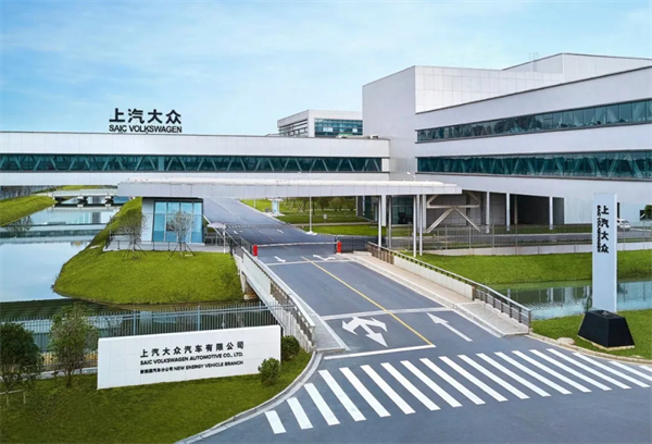 品牌丨合資品牌銷冠續(xù)寫(xiě)傳奇：上汽大眾以"油電并進(jìn)"迎戰(zhàn)2025