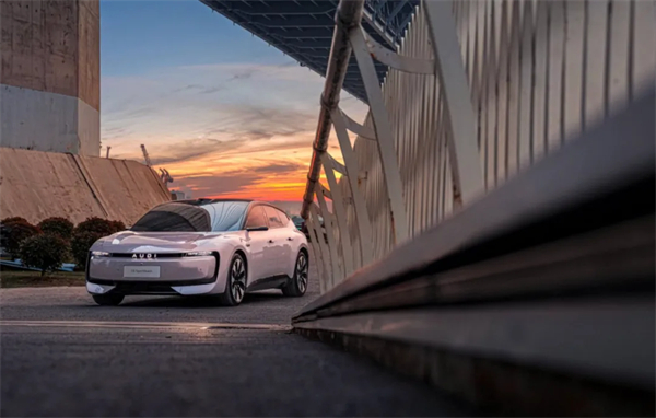 技術(shù)破局、全球突圍！上汽以改革深功鑄就“九連漲”硬核答卷