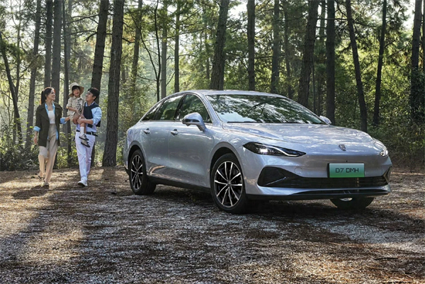 上汽看到了下一個十字路口