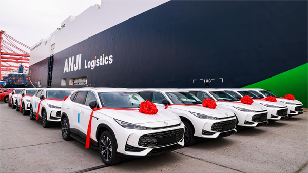 四維裂變重構(gòu)增長邏輯，上汽亮出頭部車企轉(zhuǎn)型進化新樣本