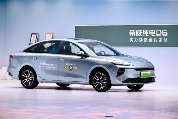 四維裂變重構(gòu)增長邏輯，上汽亮出頭部車企轉(zhuǎn)型進化新樣本