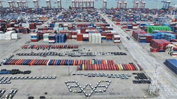 順時(shí)而動(dòng) 應(yīng)勢(shì)而為，一個(gè)新的上汽集團(tuán)正駛向未來(lái)