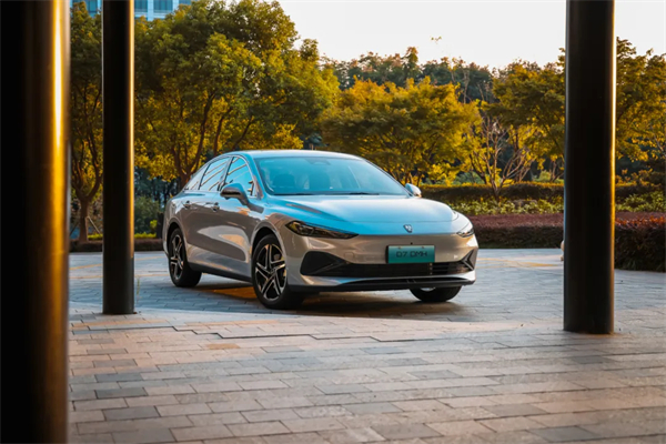 上半年零售銷量奪冠，飽和式進(jìn)攻箭在弦上：上汽勢(shì)如破竹