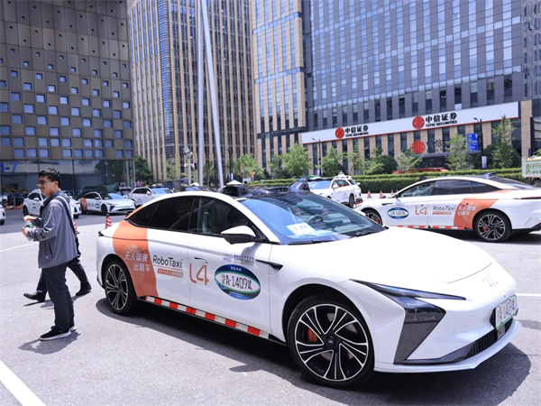 斬獲兩張L4級(jí)“滬牌”，上汽為什么成為世界人工智能大會(huì)收獲最多的企業(yè)？