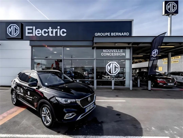 上汽用半年時(shí)間，展現(xiàn)出中國(guó)汽車“頭雁”的變革偉力