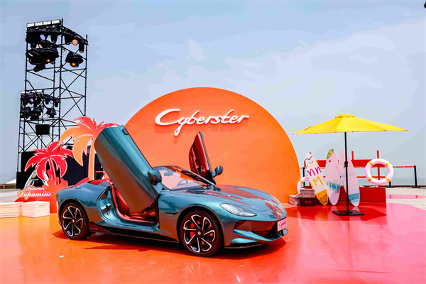 銷量“七連漲”，產(chǎn)品技術(shù)密集落地！上汽集團(tuán)“三箭齊發(fā)”