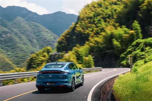 打破一切焦慮，新一代智己LS6的“爆款”含金量