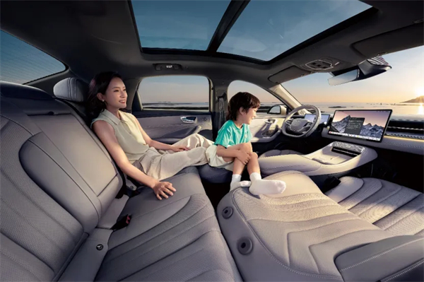 榮威M7 DMH：既要“大美好”，也要“真智能”