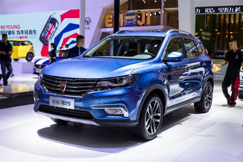 全新榮威950、榮威e950定義“高級(jí)轎車(chē)” 成都車(chē)展亮相售價(jià)16.88萬(wàn)起 互聯(lián)網(wǎng)汽車(chē)上市一周年 系統(tǒng)升級(jí)帶來(lái)顛覆式進(jìn)化