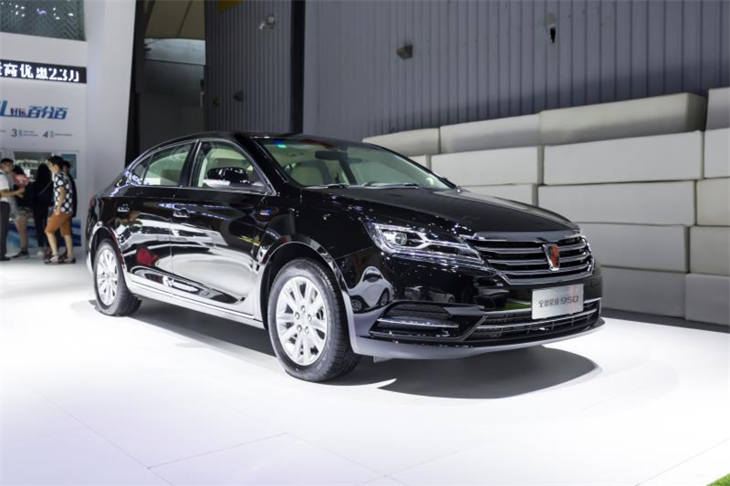 全新榮威950、榮威e950定義“高級(jí)轎車(chē)” 成都車(chē)展亮相售價(jià)16.88萬(wàn)起 互聯(lián)網(wǎng)汽車(chē)上市一周年 系統(tǒng)升級(jí)帶來(lái)顛覆式進(jìn)化