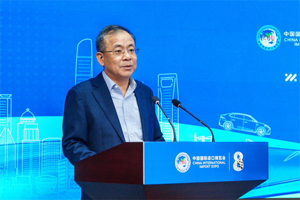 上汽集團(tuán)向進(jìn)博會(huì)交付750輛“政要接待用車”