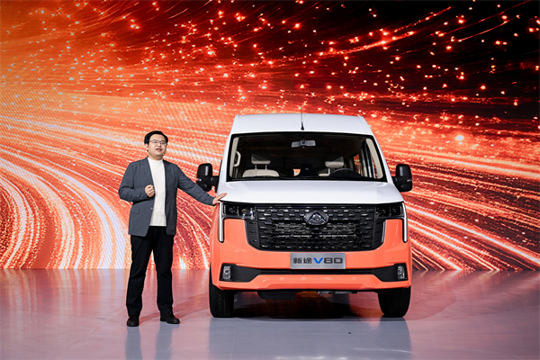 跑得猛、花得少、養(yǎng)得省、全場(chǎng)景！“全場(chǎng)景高價(jià)值輕客”上汽大通新途V80 9AT榮耀上市，全面高人一檔