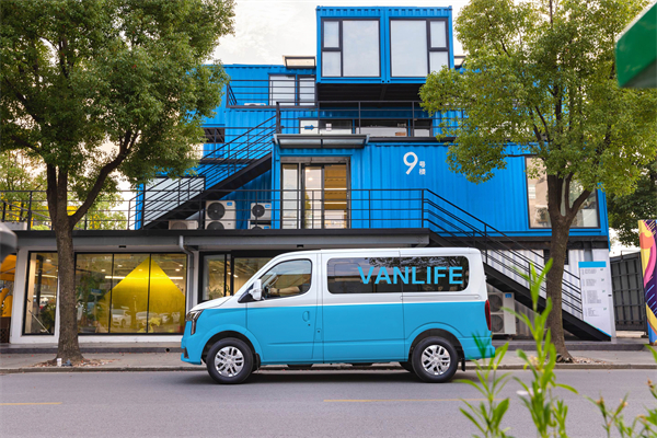 跑得猛、花得少、養(yǎng)得省、全場(chǎng)景！“全場(chǎng)景高價(jià)值輕客”上汽大通新途V80 9AT榮耀上市，全面高人一檔