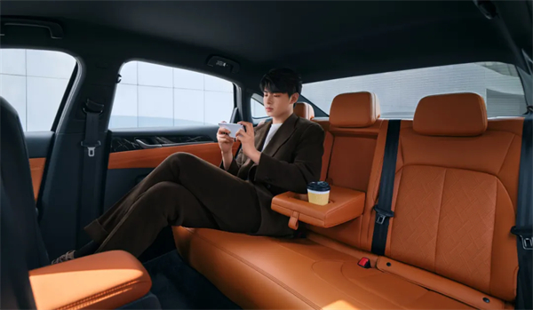 限時先享置換一口價！「10萬級600續(xù)航中級轎車」五菱星光2025款正式上市！