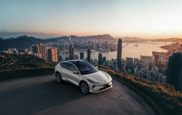 智己LS7煥新版上市，限時(shí)權(quán)益價(jià)32.99萬元