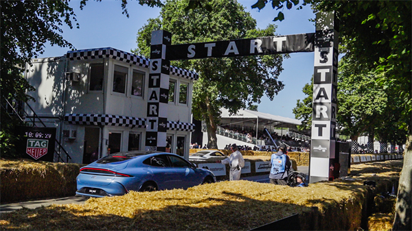 智己雙車(chē)英國(guó)上市！IM5、IM6閃耀古德伍德速度節(jié)