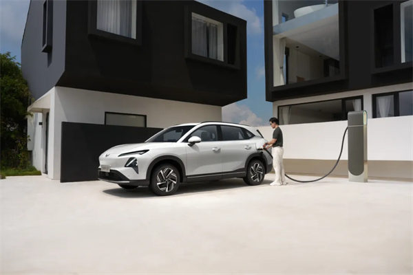 置換補貼價8.98萬元起！五菱星光S 2025款正式上市，以「大快好省」打造全場景家庭出行體驗！