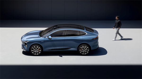 新一代智己LS6預(yù)售驚爆價(jià)20.99萬(wàn)起 首搭劃時(shí)代“恒星”超級(jí)增程，撼動(dòng)大五座SUV市場(chǎng)格局