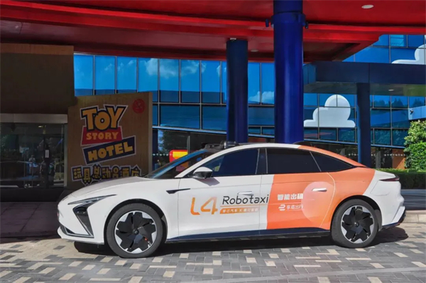 官宣！智己L4級(jí)Robotaxi度假區(qū)專(zhuān)線(xiàn)今日正式運(yùn)營(yíng)，免費(fèi)體驗(yàn)！