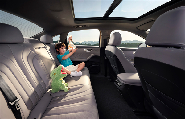 只賣長(zhǎng)續(xù)航，真混動(dòng)！榮威M7 DMH成都車展開(kāi)啟預(yù)售，驚爆價(jià)9.78萬(wàn)起