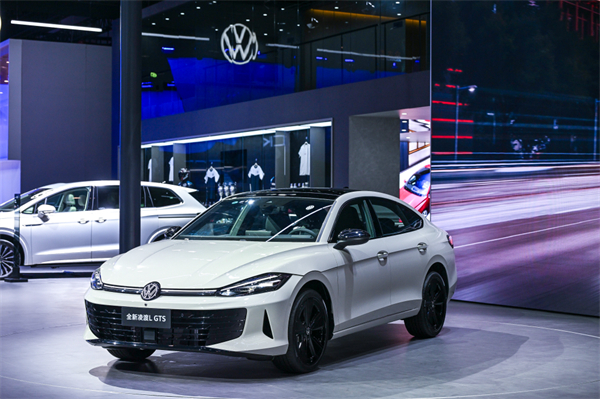 全新凌渡L 11.99萬元起正式上市 油車個(gè)性化之選來了！