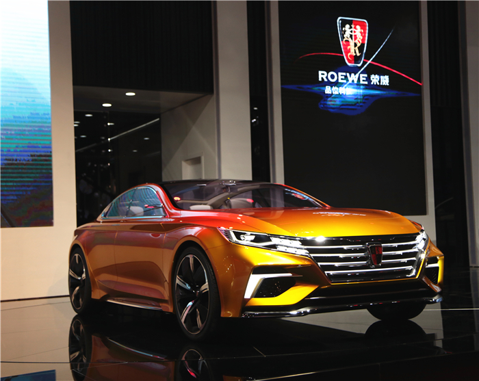 中國首款新能源中高級(jí)轎車亮相廣州車展 榮威E950 續(xù)航里程600KM 油耗1.7升