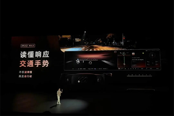 智己拼了！能洗澡還帶地暖的旗艦，32.28萬開賣