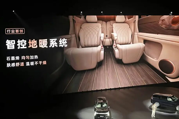智己拼了！能洗澡還帶地暖的旗艦，32.28萬開賣