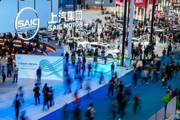 破曉之聲：上汽新年賀詞中的改革新象與時代回響