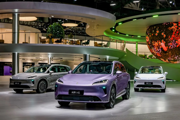 銷量?jī)晌粩?shù)增長！上汽2025：從容馭浪，科技向新