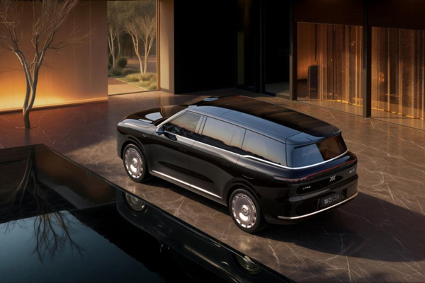 市場投下“信任票”，銷量同比增長12.3% 上汽以“用戶導(dǎo)向”書寫2025年改革敘事