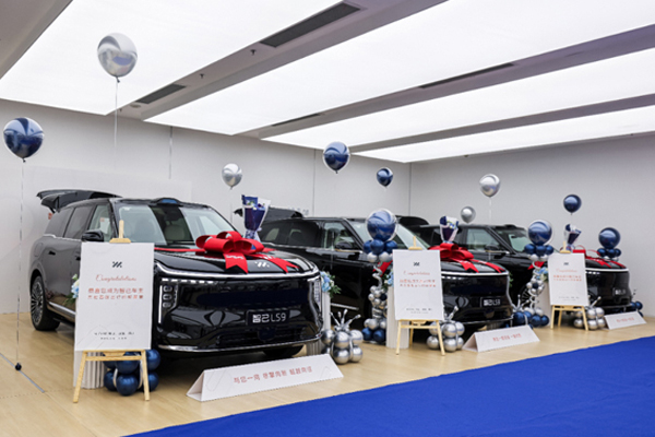 2025上汽集團(tuán)盤點(diǎn)：技術(shù)向上，發(fā)展向新