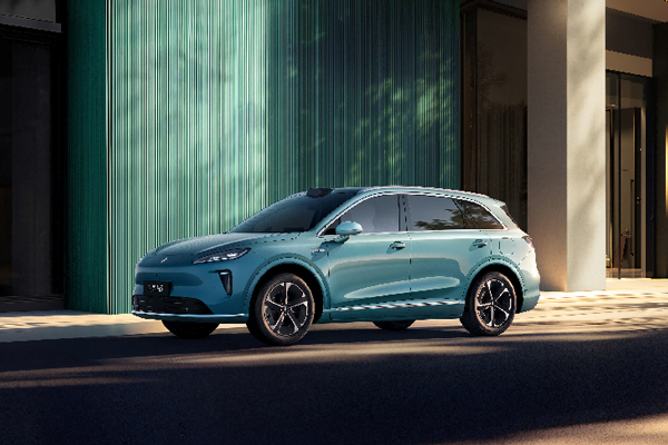 市場投下“信任票”，銷量同比增長12.3% 上汽以“用戶導(dǎo)向”書寫2025年改革敘事